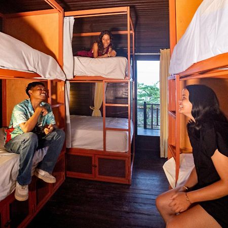 Mad Monkey Nusa Lembongan Екстериор снимка