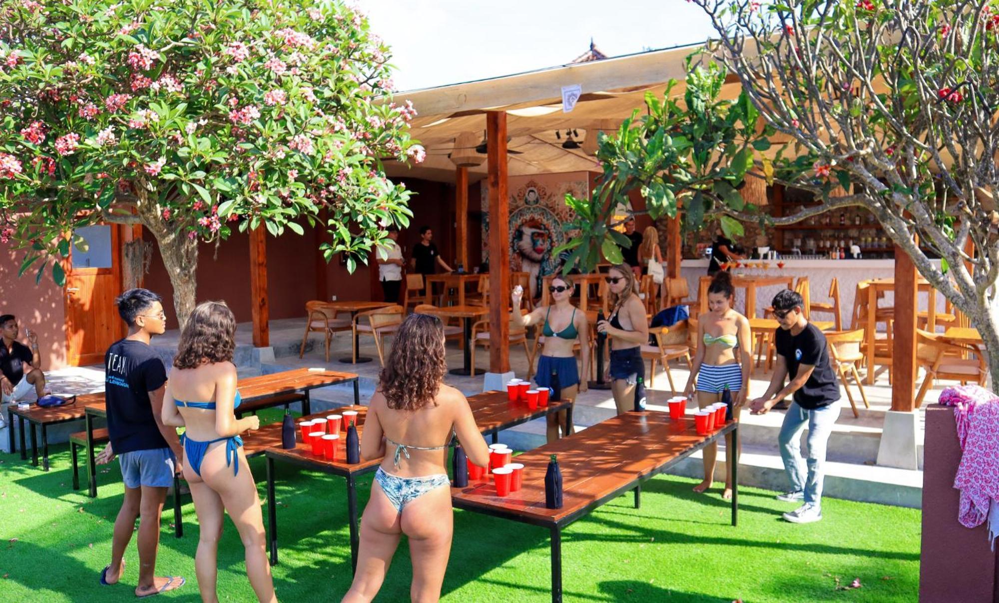 Mad Monkey Nusa Lembongan Екстериор снимка