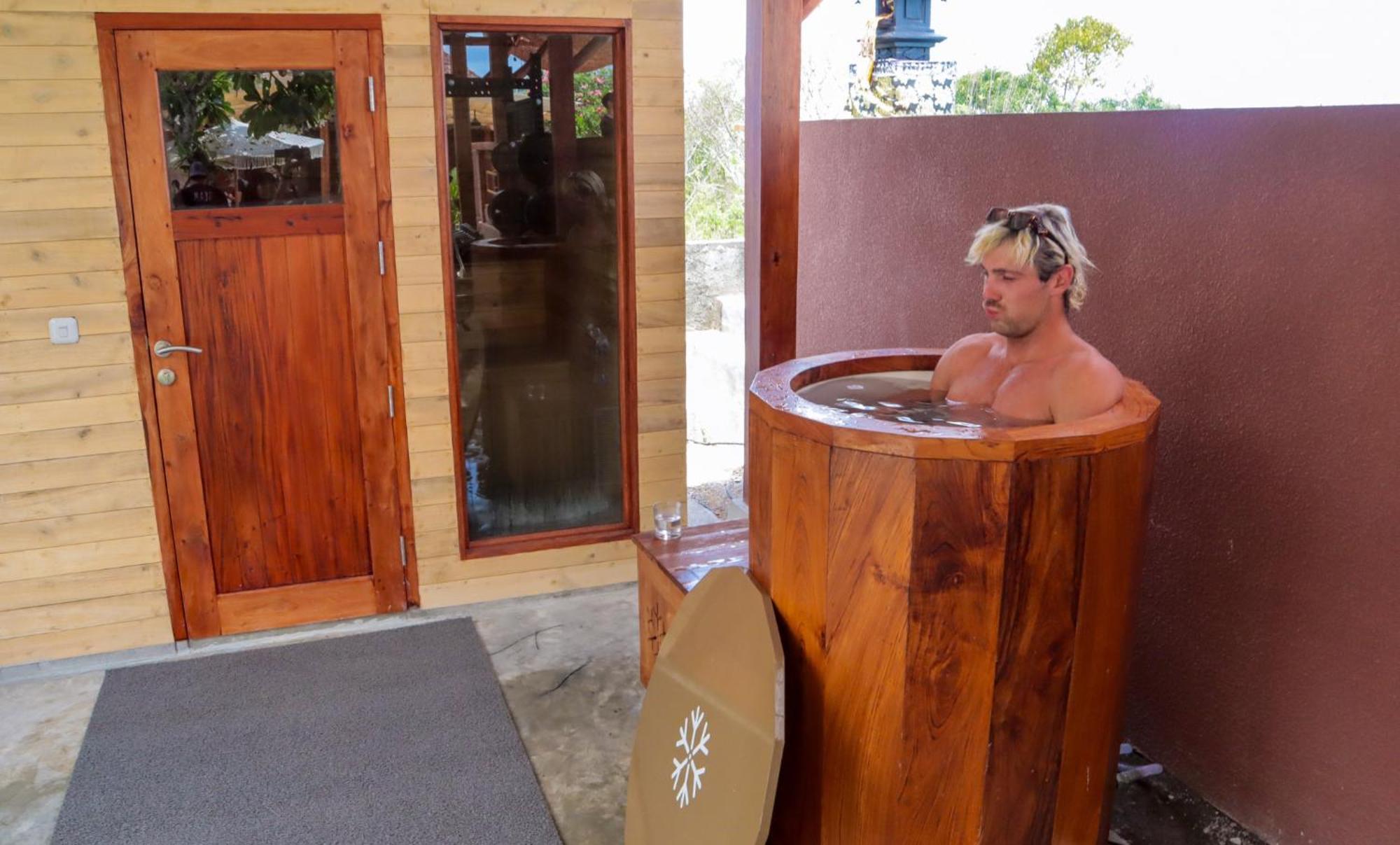 Mad Monkey Nusa Lembongan Екстериор снимка