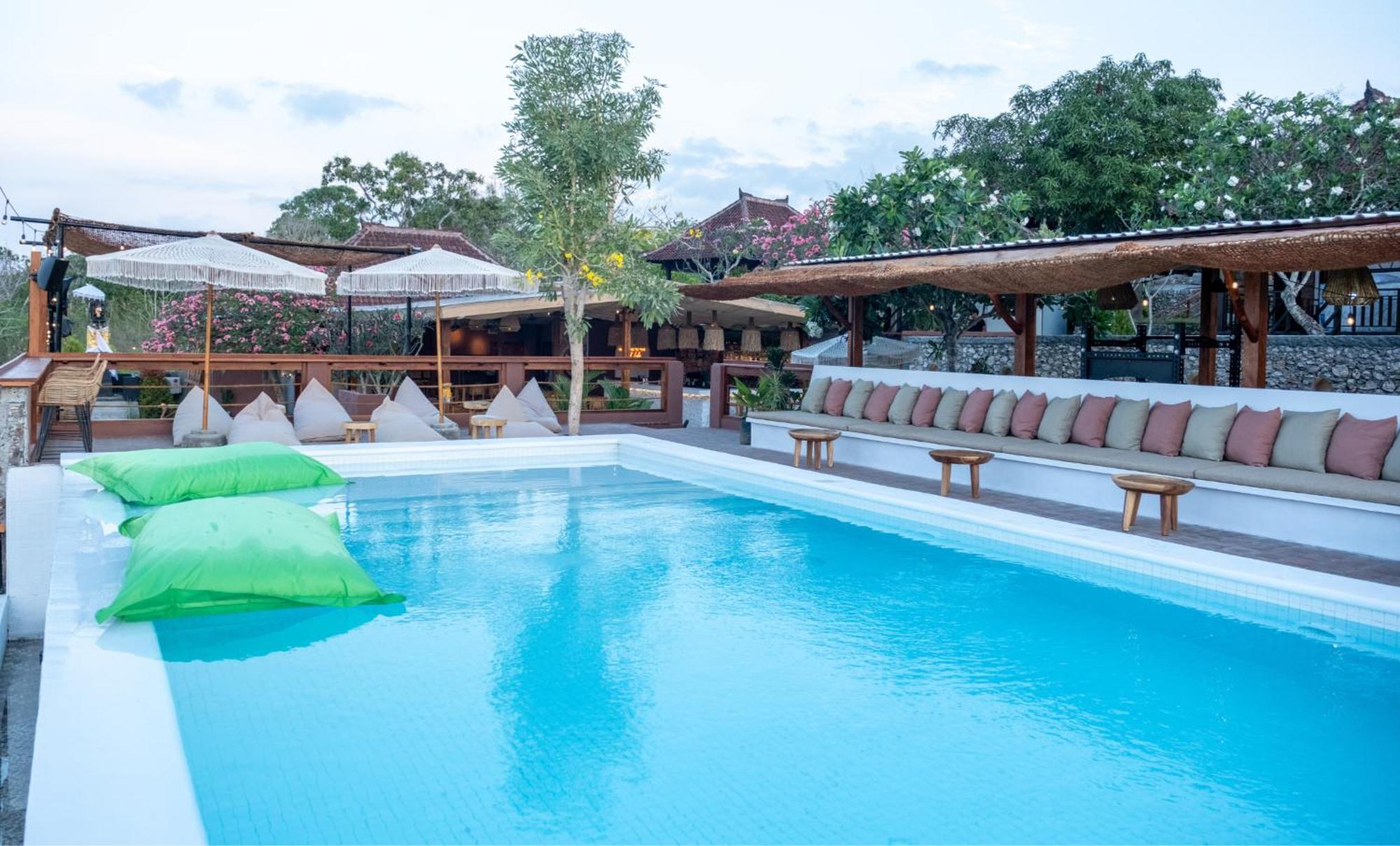 Mad Monkey Nusa Lembongan Екстериор снимка