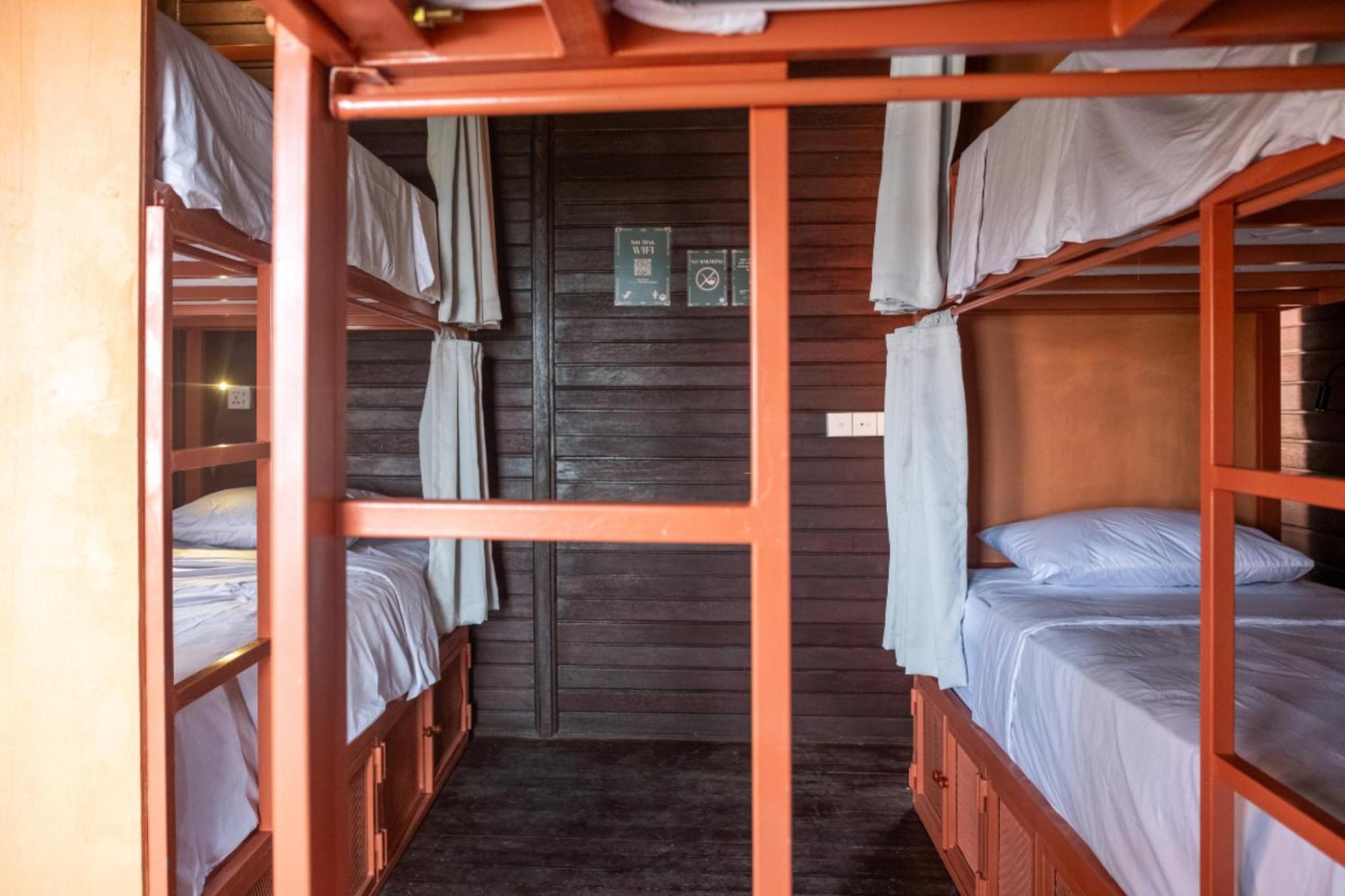 Mad Monkey Nusa Lembongan Екстериор снимка