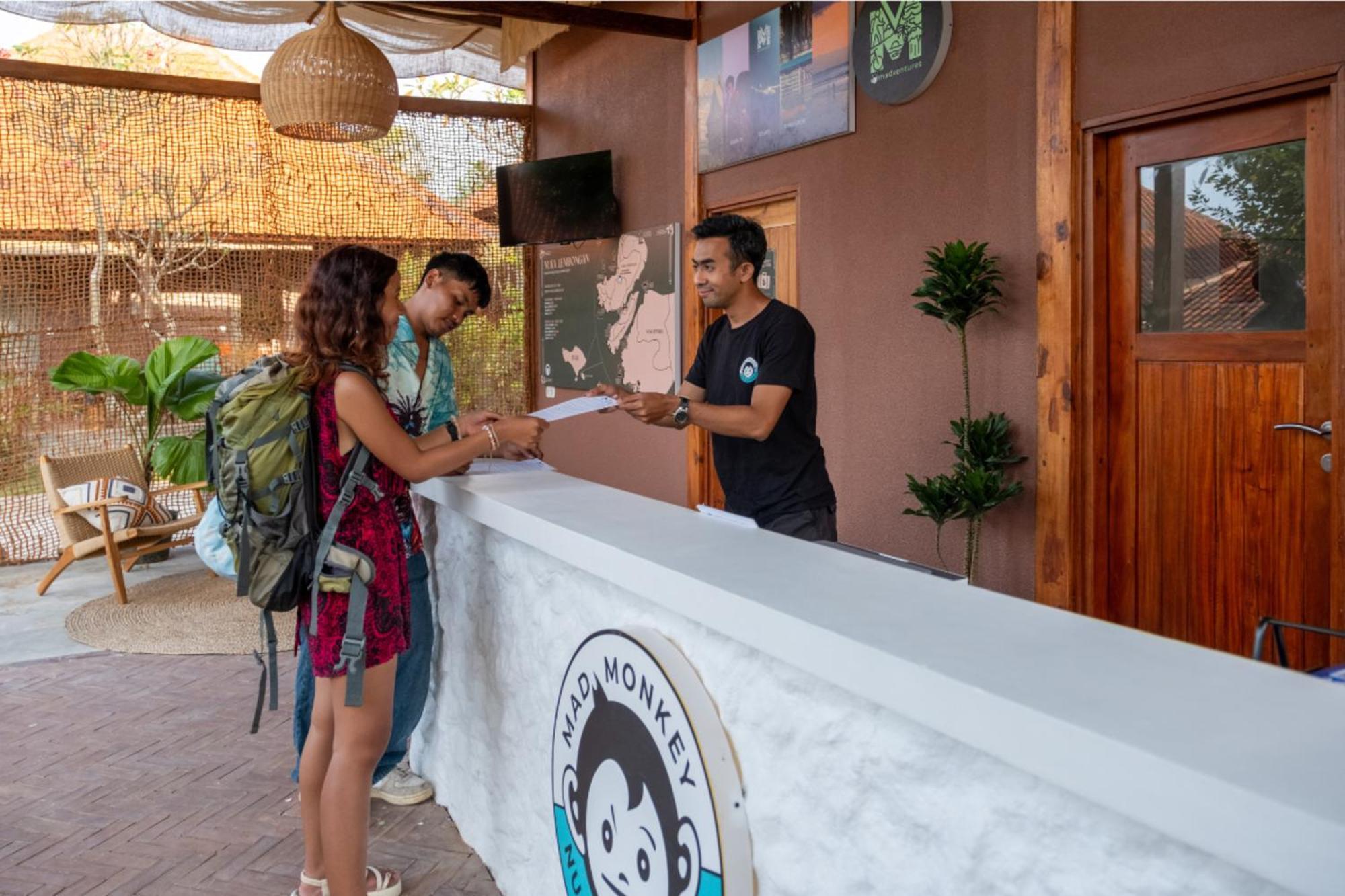 Mad Monkey Nusa Lembongan Екстериор снимка