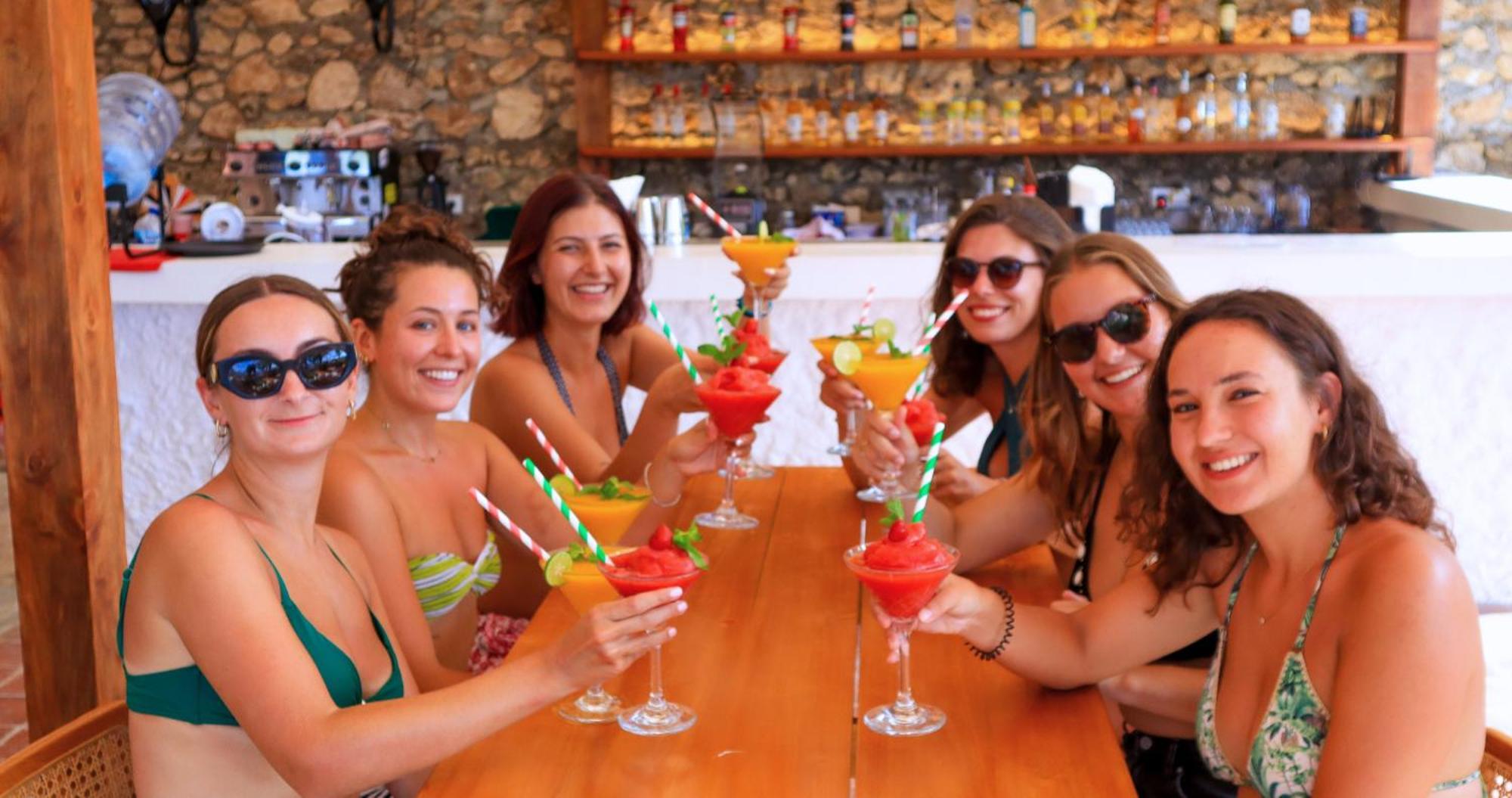 Mad Monkey Nusa Lembongan Екстериор снимка